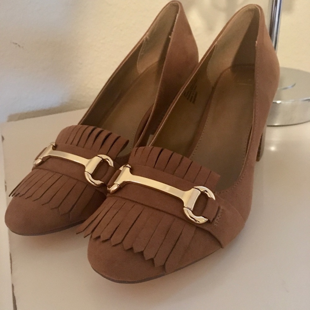 14th & Union Suede Pumps